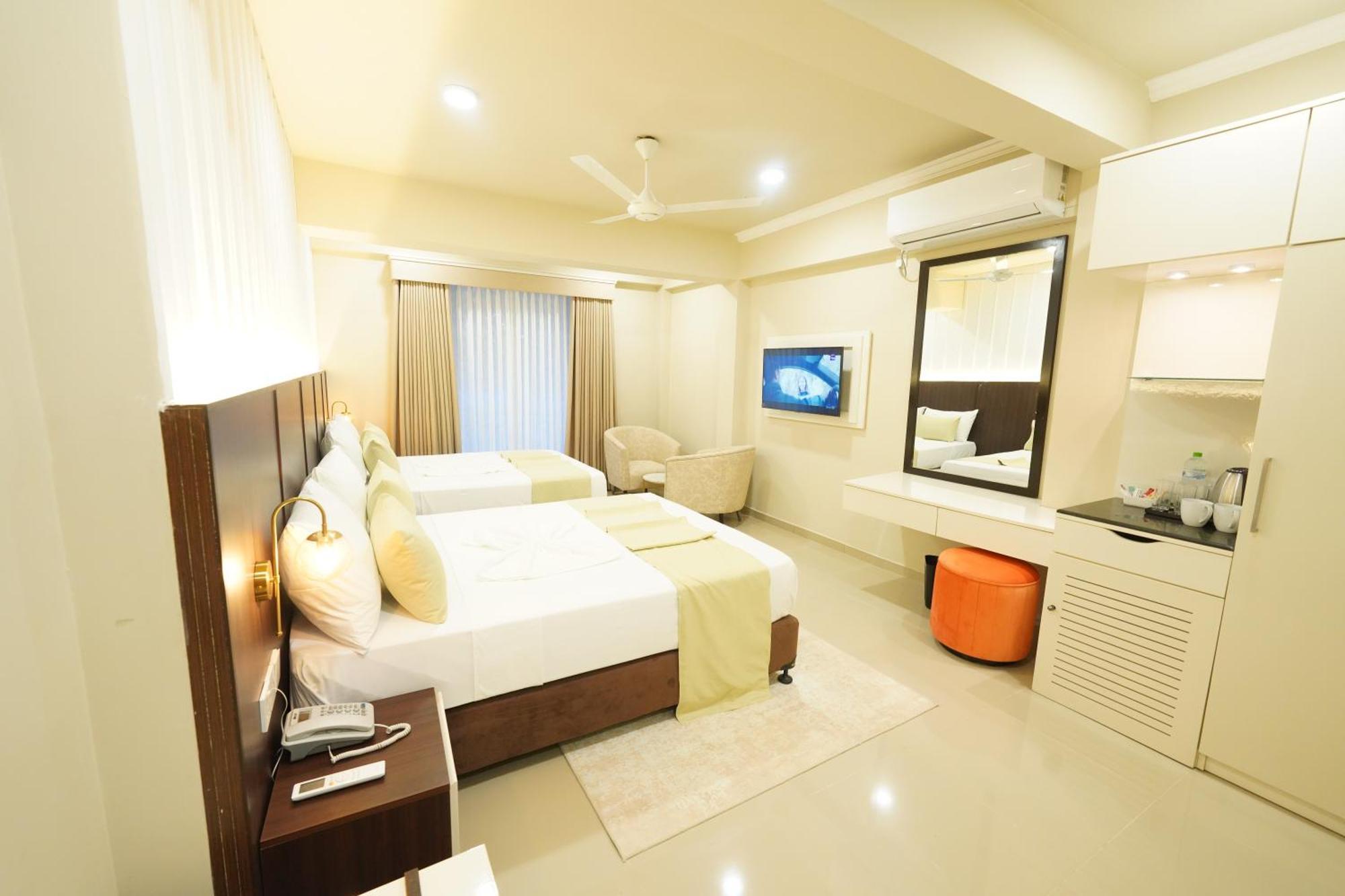 Hotel Grand Amanee Ratnapura Buitenkant foto