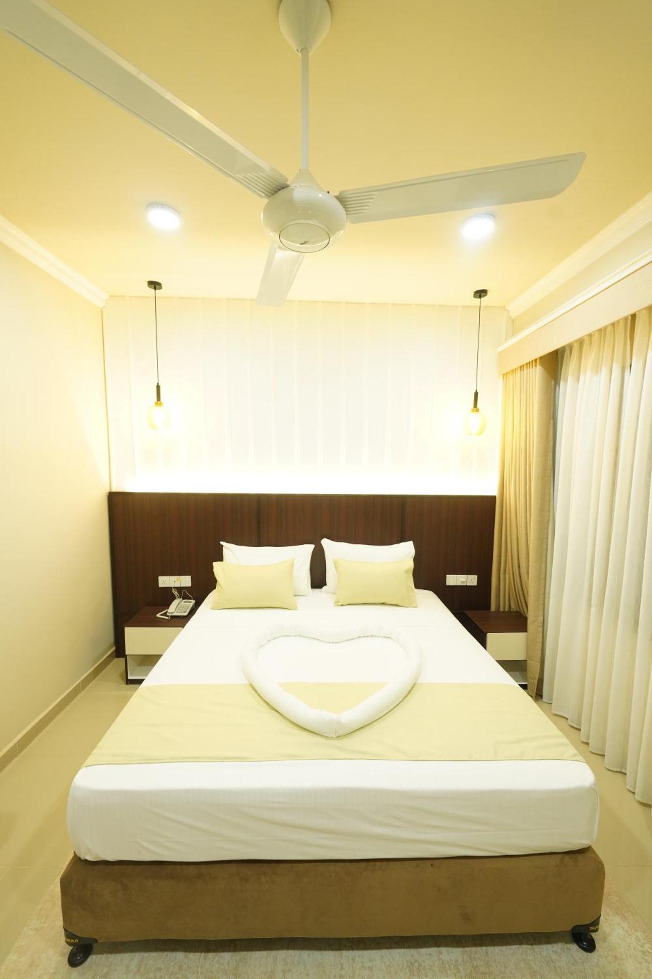 Hotel Grand Amanee Ratnapura Buitenkant foto