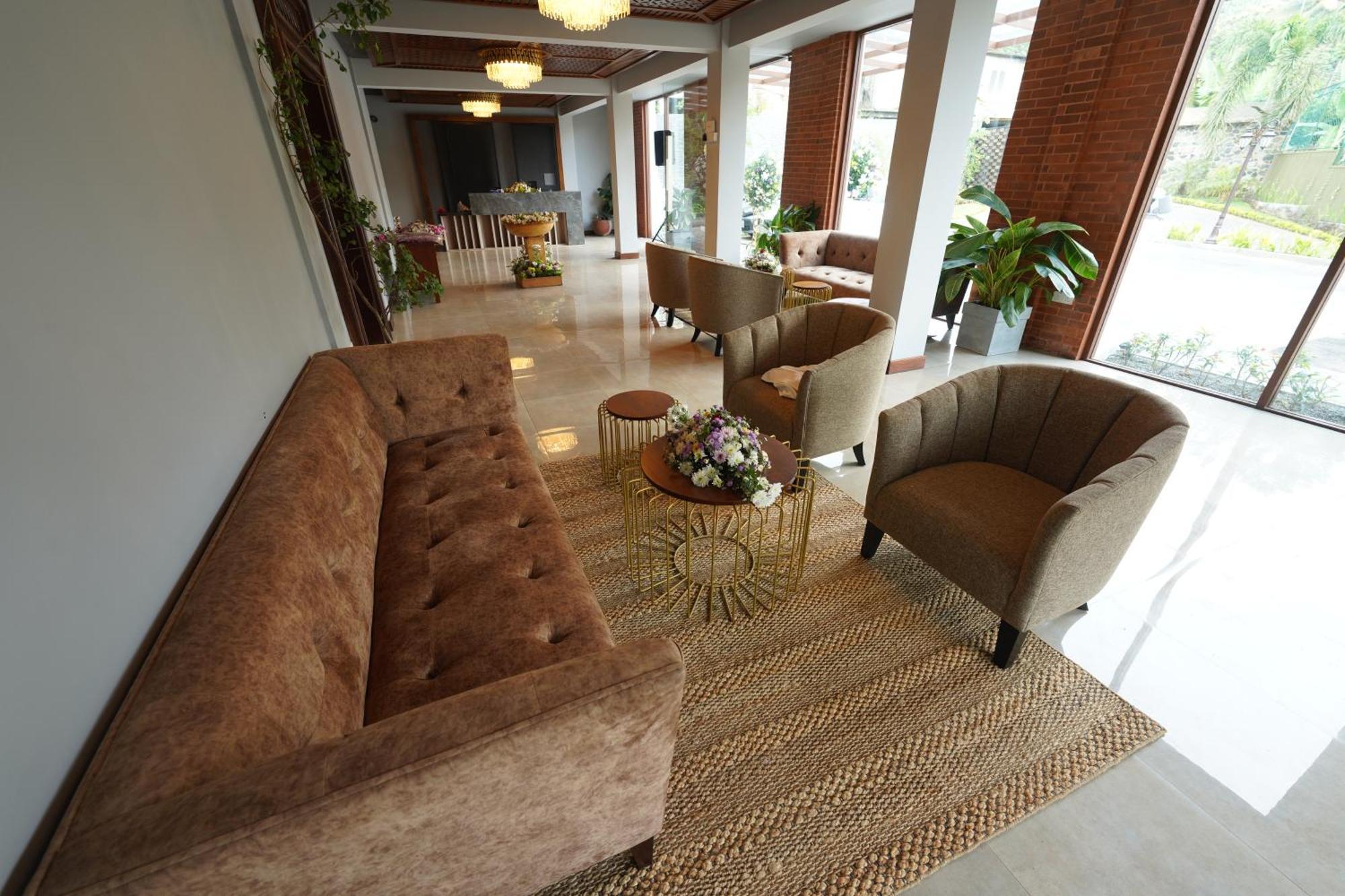 Hotel Grand Amanee Ratnapura Buitenkant foto