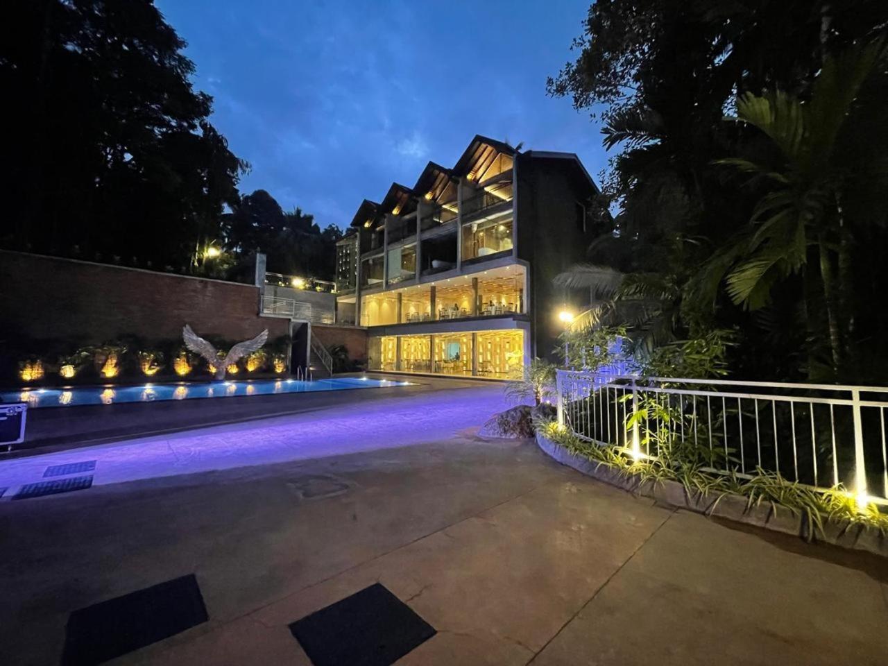 Hotel Grand Amanee Ratnapura Buitenkant foto