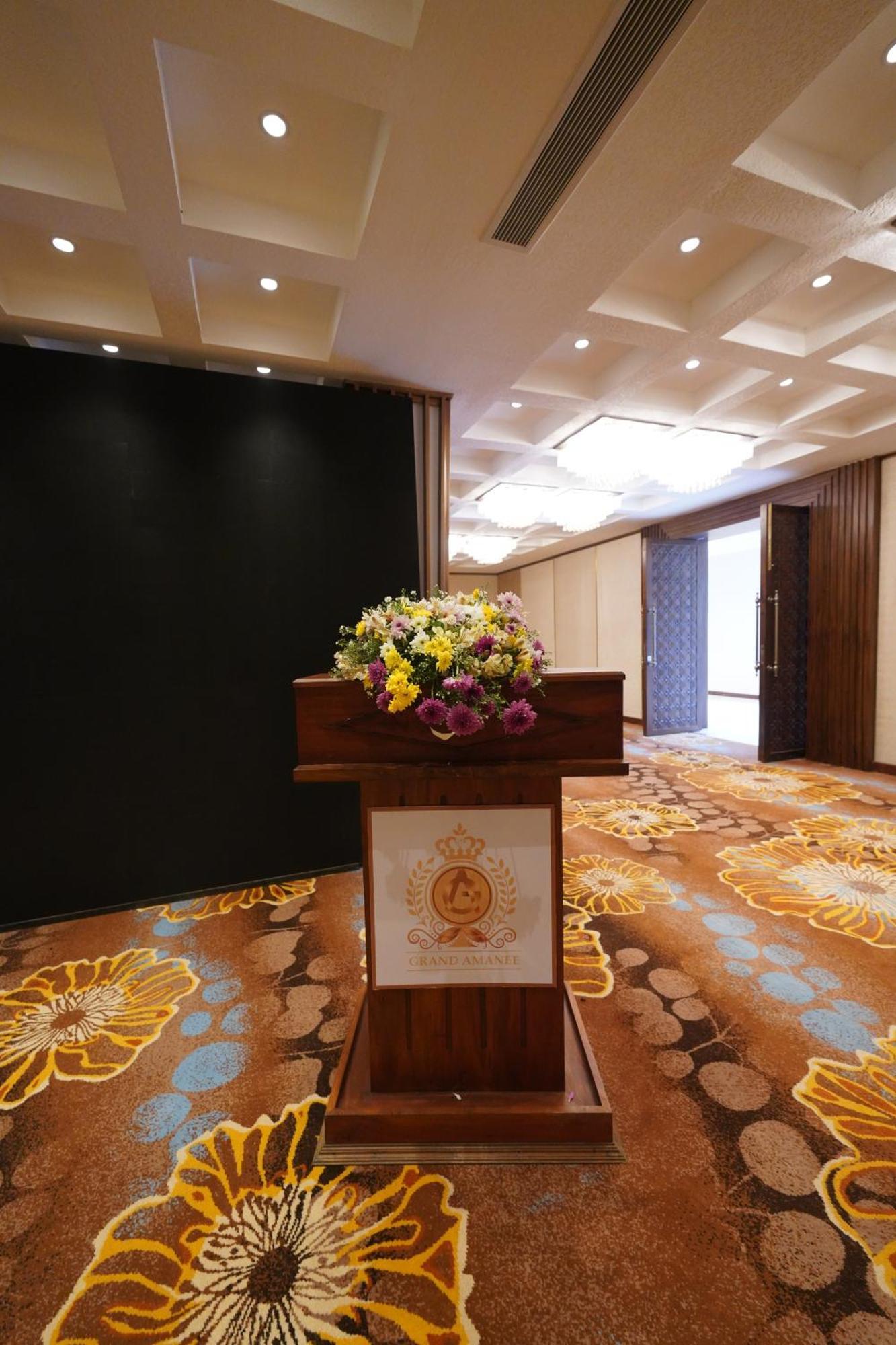 Hotel Grand Amanee Ratnapura Buitenkant foto