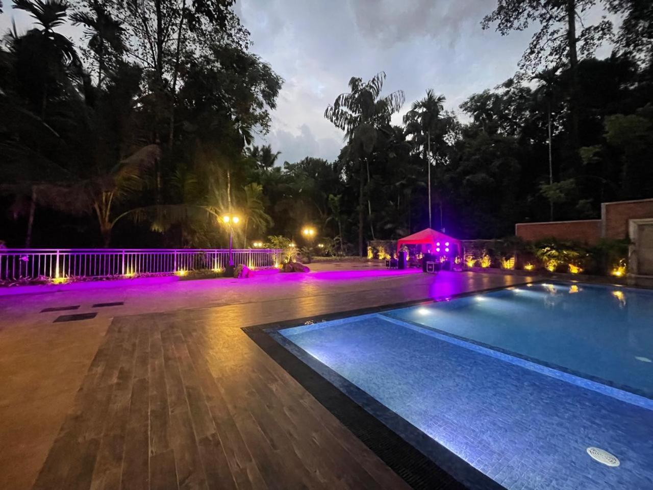 Hotel Grand Amanee Ratnapura Buitenkant foto
