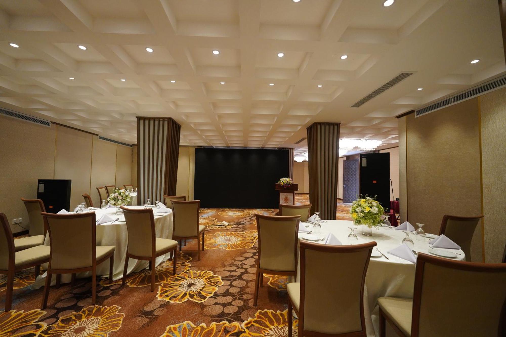 Hotel Grand Amanee Ratnapura Buitenkant foto
