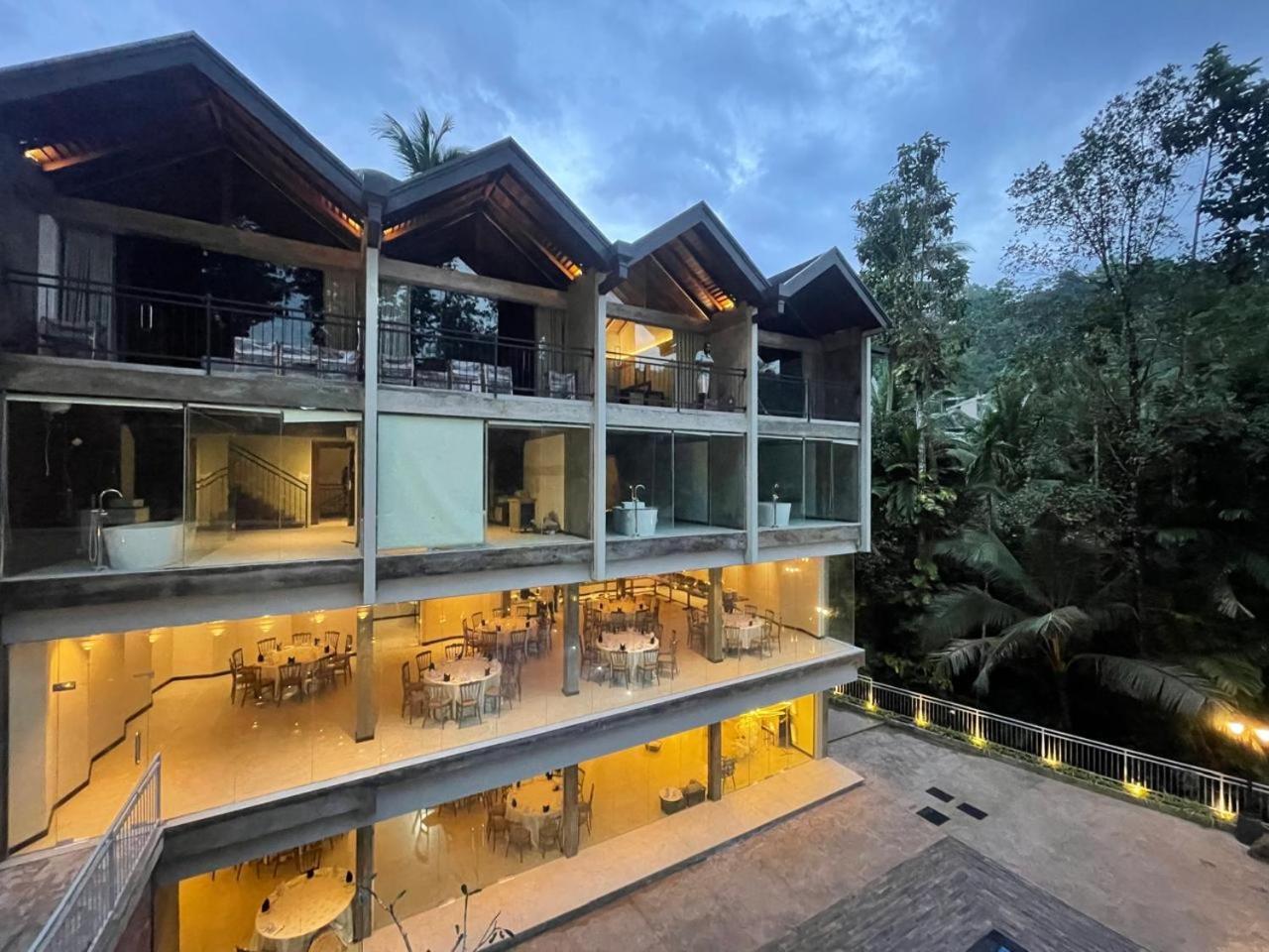 Hotel Grand Amanee Ratnapura Buitenkant foto