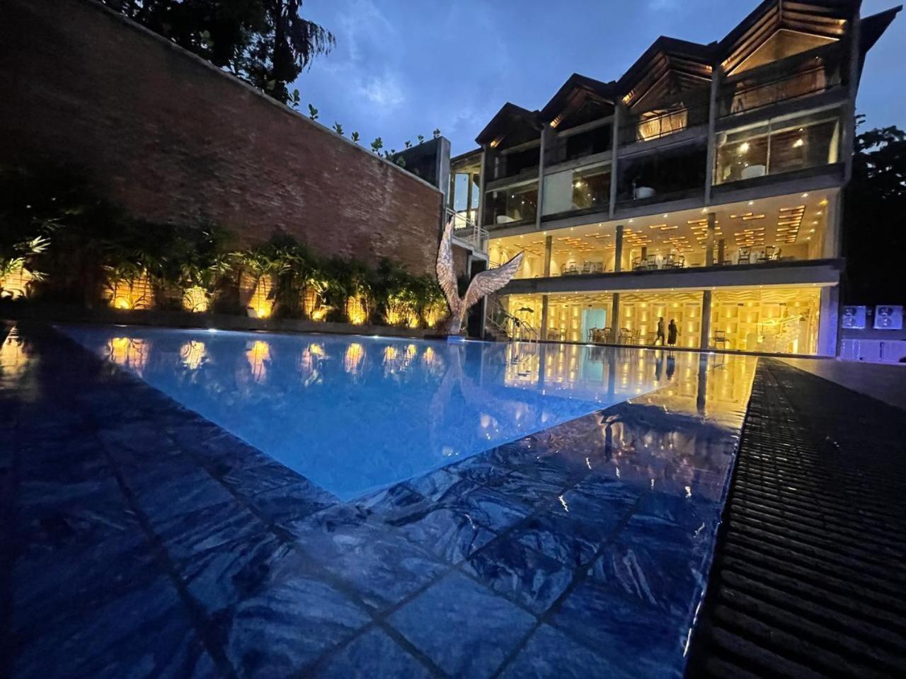 Hotel Grand Amanee Ratnapura Buitenkant foto