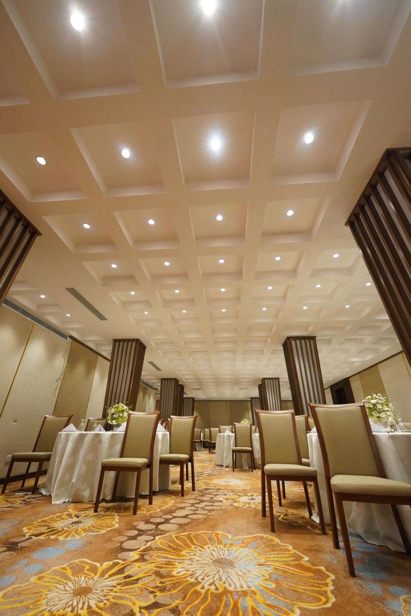 Hotel Grand Amanee Ratnapura Buitenkant foto